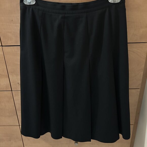 AK Anne Klein - Black Pleated Skirt - Size 8 - Picture 2 of 10